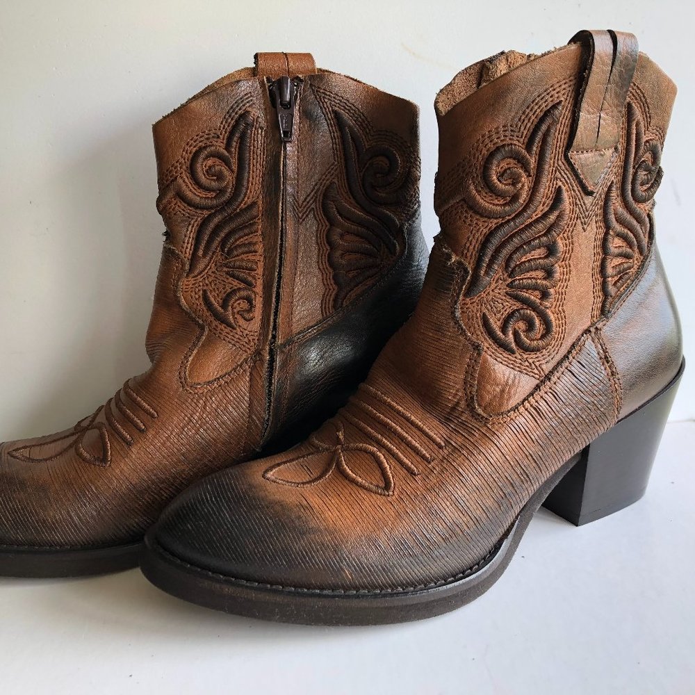MARCO NEW  Italian leather boots in western style.